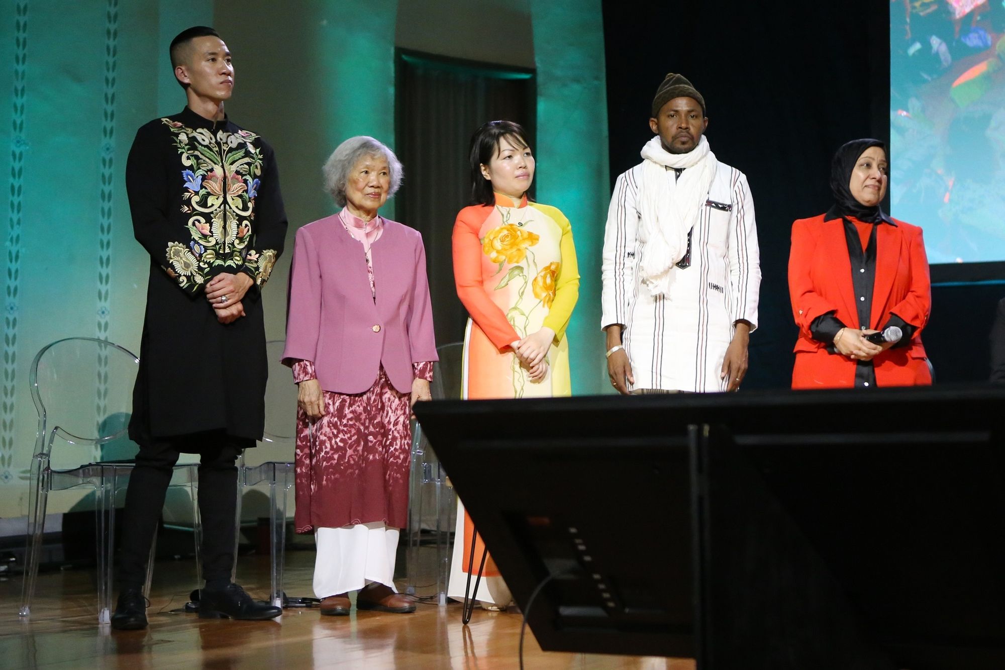 Martin Ennals Award Ceremony 2022: Pham Doan Trang’s mother accepts the award on her daughter’s behalf